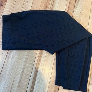 Nanette Lepore Women's Black Plaid Leggings. Size large.